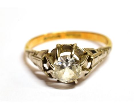 AN 18CT GOLD QUARTZ SOLITAIRE RING The faceted round cut clear quartz measuring 0.5cm in diameter and mounted in white metal 