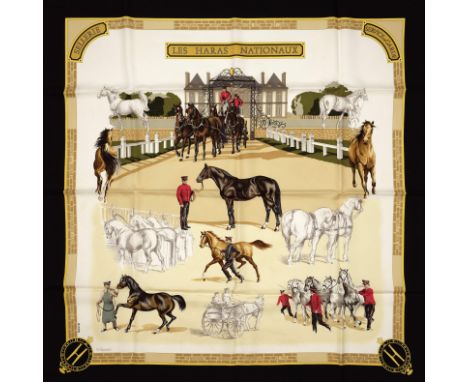 HERMES Paris, édité en 1989. Rare carré 'Les Haras Nationaux'.Dessinateur : Hubert de Watrigant.En twill de soie imprimé, fon
