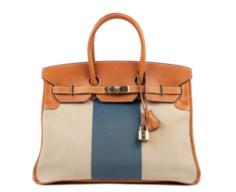 HERMES Paris, Edition Limitée, année 2014. Sac 'Birkin Flag' en toile chinée beige, bleue et veau Barenia.Surpiqures blanches