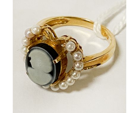 18CT GOLD PEARL CAMEO RING - SIZE K