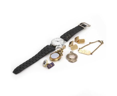 A group of gentlemen's jewellery and watches,   comprising a cased pair of 9ct gold chain link cufflinks, Birmingham 1975, a 