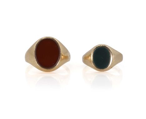 Two gold signet rings, comprising a 9ct gold bloodstone signet ring, with an oval bloodstone tablet, 8mm x 10mm, London 1984,