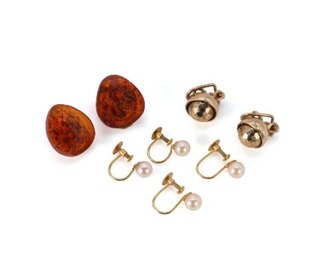 A small collection of gold and silver earrings, comprising a pair of 9ct gold articulated clip earrings, with a spinning hamm