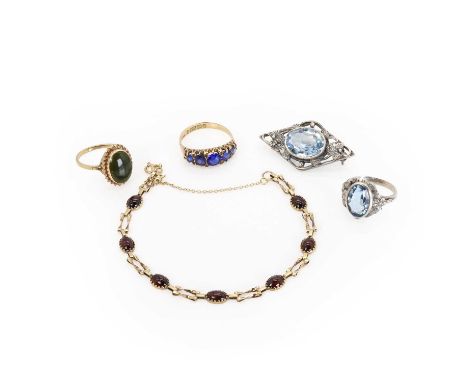 A group of 9ct gold and silver jewellery, comprising a 9ct gold garnet gate link bracelet, 180mm long, Birmingham 1951, a Vic