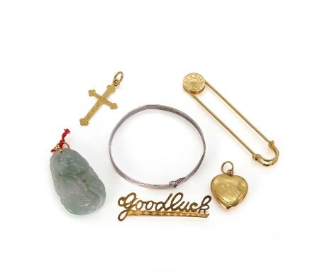 A small group of jewellery, cpmrising a carved jade pendant, with gold jump ring, a gold 'good luck' brooch, a gold engraved 