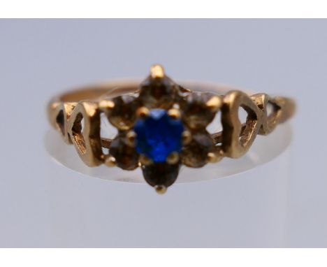 A 9 ct gold flowerhead ring. Ring size P/Q. 1.6 grammes total weight.