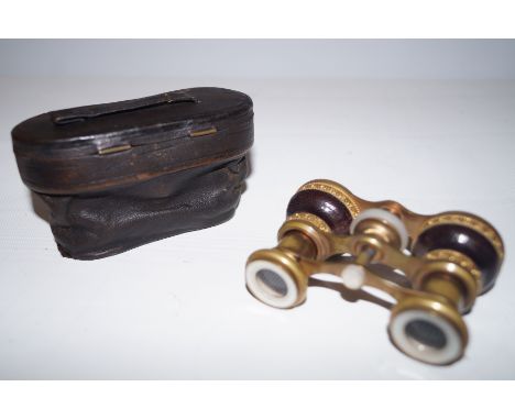 Case set of opera glasses gilded mother of pearl 