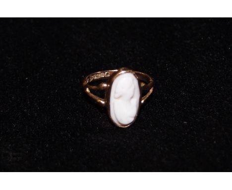 9ct Gold cameo ring with Chester hallmark Size K