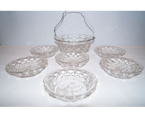 Vintage bowl set with frosted glass cherub decoration 