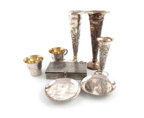 A mixed lot of silver items, compromising: an Egyptian silver trinket box, Al-Mansura 1932, a pair of Chinese silver cups and