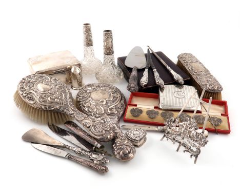 A mixed lot of silver items, various dates and makers, comprising: a cased set of six Edwardian Art Nouveau buttons, by Walke