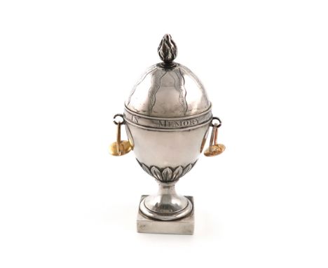 A George III silver Memorial Tontine urn with two Memorial rings, unmarked, the urn with a pull-off cover with a flame finial