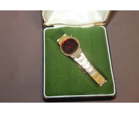 A LADIES DIGITAL WATCH
