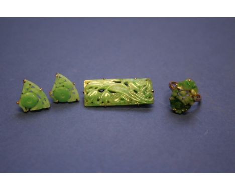 A 14K Chinese gold and carved jade ring; together with a pair of carved jade ear studs; and a carved jade bar brooch.