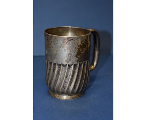 An Edwardian silver half reeded tankard, by W Hutton & Sons Ltd, London 1902. 9.5cm, 205g.