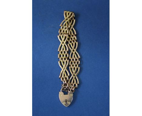 A 9ct gold decorative gate bracelet, 11g.