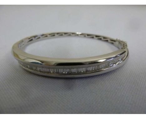 18ct white gold diamond bangle
