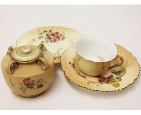 A mixed lot of Royal Worcester comprising a vase, two dishes and a cup