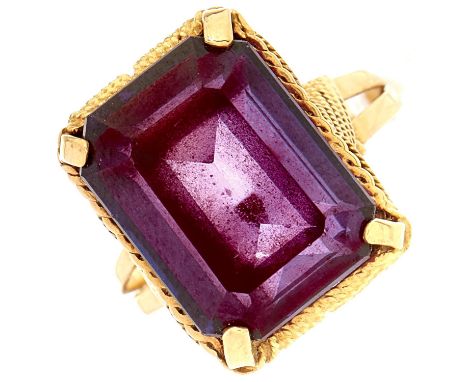 A synthetic colour change sapphire ring, in gold, 8.3g, size R  