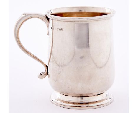 A George V silver christening mug, 8cm h, by E S Barnsley &amp; Co, Birmingham 1912, 4ozs 10dwts  Light wear and minor dent