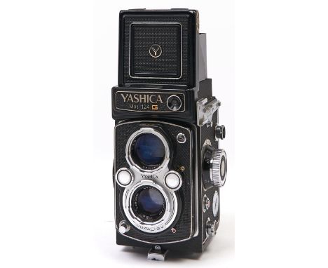 A Yashica Mat-124 G twin lens reflex camera,&nbsp;with Yashinon 80mm F3.5 lens and Copal SV Shutter original case  In apparen