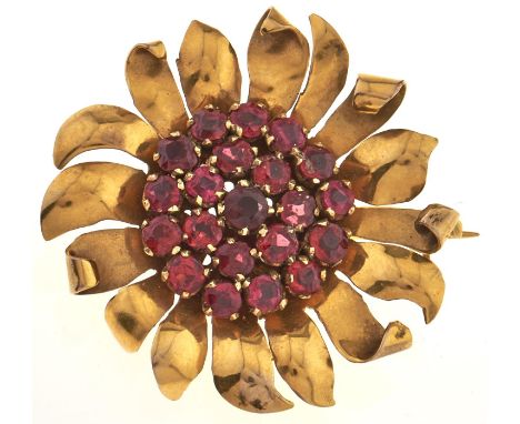 A ruby sunflower brooch, in gold, 40mm, 13g  Slightly scratched from wear
