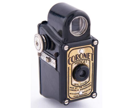 A Coronet Midget Sub-Mini black Bakelite camera, Birmingham, c1935  Good condition