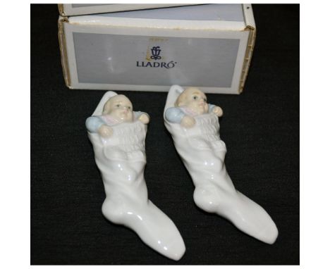 Porcelain, Glazed Decorated, Hand Made, Hand painted by the Artist of the Lladro Studio. Vintage, featuring a 2 Pc Collection