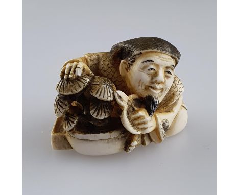 Katabori-Netsuke - Elfenbein, fein geschnitzt, ziergraviert, schwarz eingefärbte Details, Bonsai-/Pflanzenmeister, signiert, 