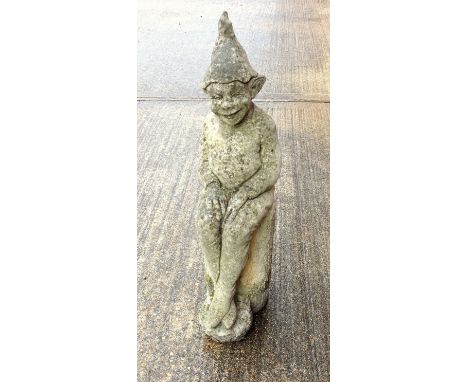 DSL composition figure of a laughing gnome, sitting on a tree trunk base, H 96cm 