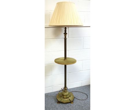 Brass standard lamp with reeded column, and velour tier, on a fluted circular base, four feet, H.122 cm, with shade. 
