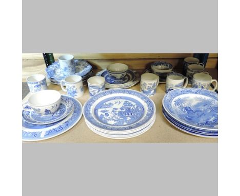 A shelf of Spode Blue collection blue and white china, to include a cake plate, tea and dinner wares