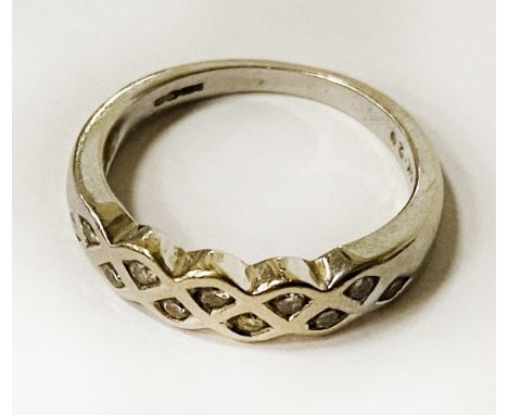 9CT WHITE GOLD DIAMOND RING - 20 POINTS APPROX - SIZE K