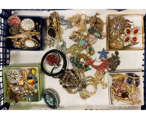 COLLECTION OF VINTAGE DESIGNER/MODERN COSTUME JEWELLERY