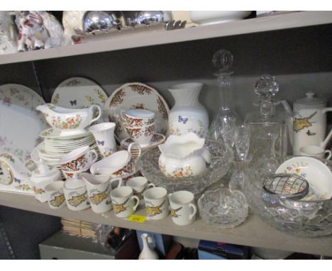 A mixed lot of porcelain and glass table wares to include an Aynsley Cottage Garden part dinner service, along with a mantel 