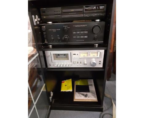 A Technics CD player SL-PG580A, an Akai amplifier AM-35 stereo cassette deck M200 with instructions, all housed in a black as