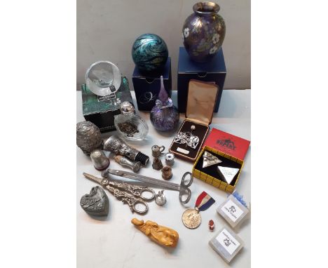 Collectables to include Art Glass scent bottles, pewter items, a modern carved composition netsuke and a Mats Jonasson glass 