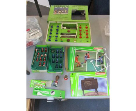 Subbuteo to include The Teams Arsenal 2nd strip, Liverpool, goals, cloth pitch, scoreboard and other accessories Location: 