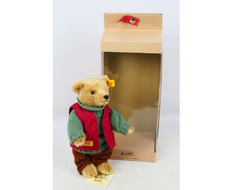 Steiff - A boxed Steiff #028625 Classic Teddy Bear. The jointed mohair bear comes with Steiff button to ear plus yellow label