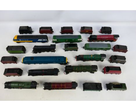 Hornby - Mainline - Triang - Other - 11 unboxed playworn OO gauge steam and diesel locomotives with a group of tenders. Lot i