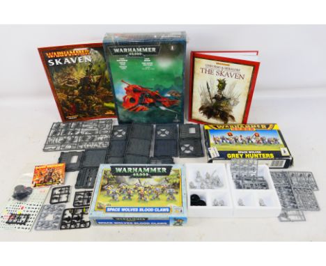 Warhammer - Games Workshop - A mixed lot of Warhammer figures and ephemera. Lot includes a boxed Warhammer 40K Eldar Wave Ser
