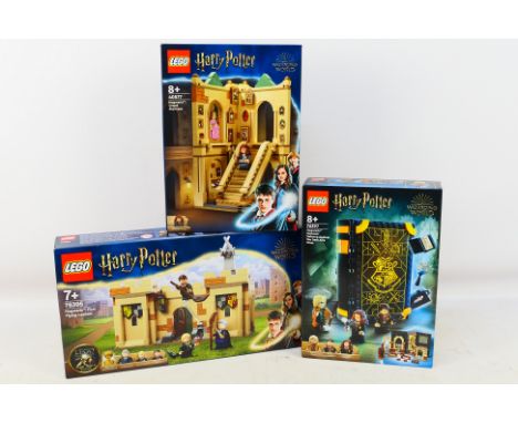 Lego - Three boxed 2021/22 factory sealed Lego Harry Potter sets. Lot consists of #40577 'Hogwarts Grand Staircase'; #76395 '