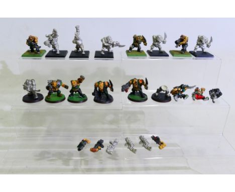 Warhammer - Games Workshop - Approximately 16 mostly painted metal Warhammer 40K Ogryns. Figures are painted to a relatively 