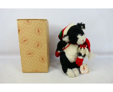 Gund - A boxed 'Barton Creek Collection' artist designed Limited Edition mohair bear from Gund. The jointed bear named 'Mitte