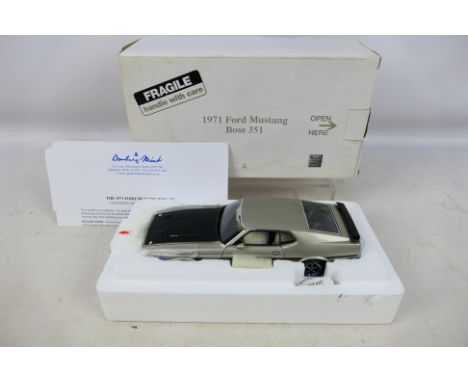 Danbury Mint - A boxed 1/24 scale diecast vehicle 1971 Ford Mustang Boss 351 with original polystyrene inner. Item appears to
