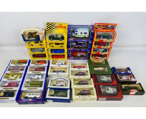 Lledo - Matchbox Models of Yesteryear - Maisto - Others - A boxed collection of 40 diecast and plastic model vehicles in vari
