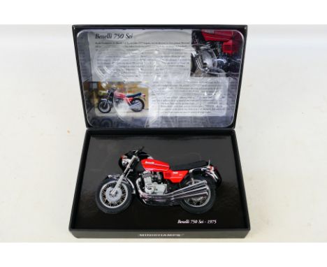 Minichamps - A boxed 1:12 scale Benelli 750 Sei 1975 model # 123000. The bike is a little dusty from display and appears in V