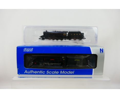 Dapol - Bachmann - 2 x N gauge steam locomotives, a Bachmann 2-8-0 Class 06 number 3518 in LNER Black livery, appears in Very