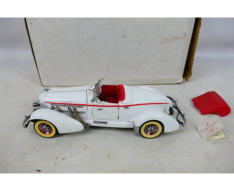 Franklin Mint - A boxed 1/24 scale 1935 Auburn 851 Speedster. item appears very good but is missing its certificate. Item wou