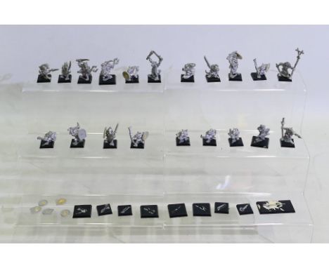 Warhammer - A collection of 20 Warhammer Skaven Ratmen metal figures in various poses Figures are unpainted and all are on ba